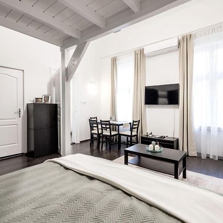 דירות בודפשט Charming Downtown Hideaway Steps From New York Cafe! מראה חיצוני תמונה