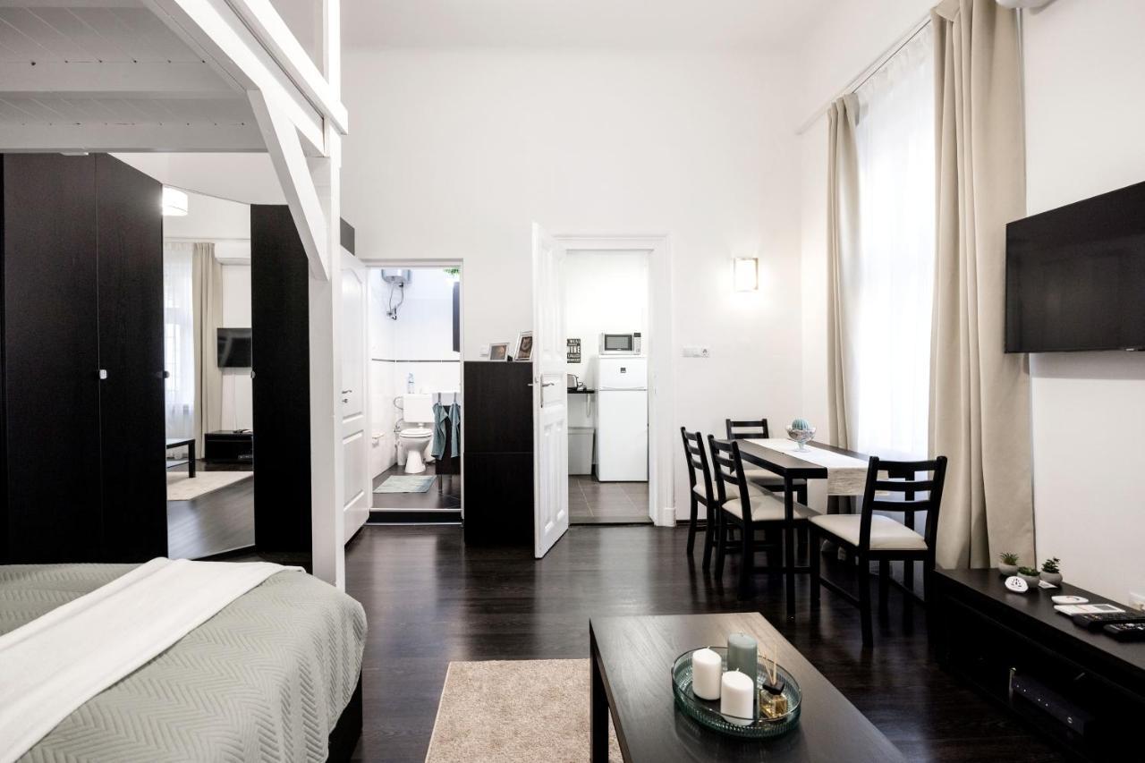 דירות בודפשט Charming Downtown Hideaway Steps From New York Cafe! מראה חיצוני תמונה