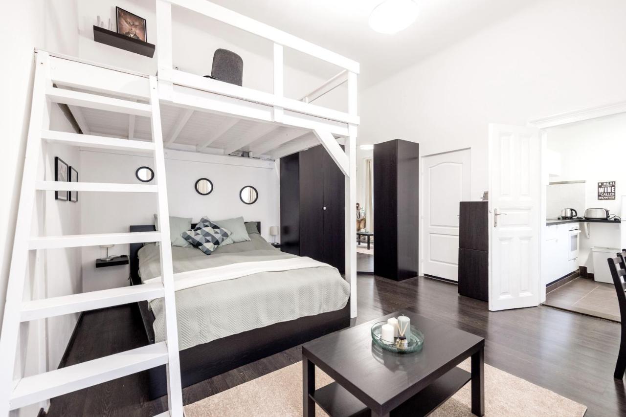 דירות בודפשט Charming Downtown Hideaway Steps From New York Cafe! מראה חיצוני תמונה