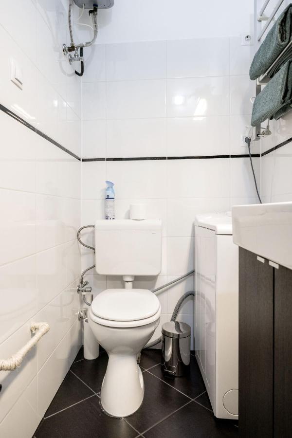 דירות בודפשט Charming Downtown Hideaway Steps From New York Cafe! מראה חיצוני תמונה