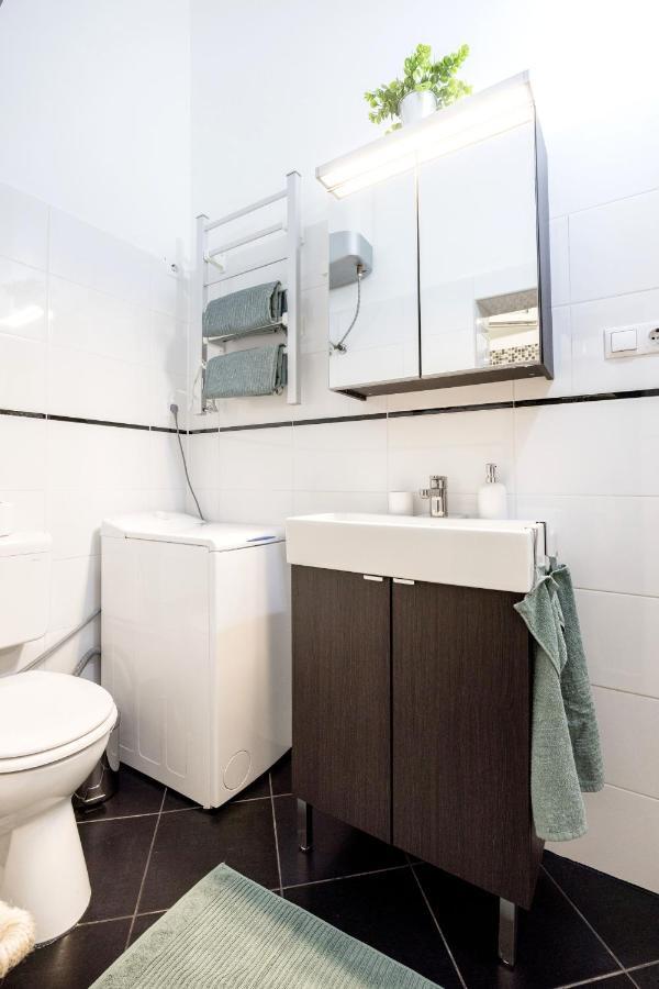 דירות בודפשט Charming Downtown Hideaway Steps From New York Cafe! מראה חיצוני תמונה