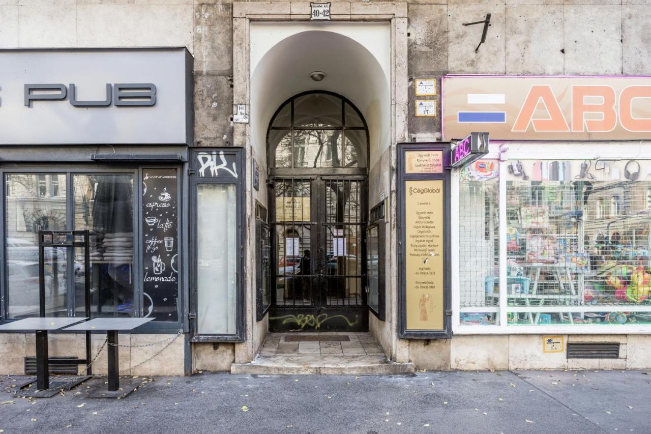 דירות בודפשט Charming Downtown Hideaway Steps From New York Cafe! מראה חיצוני תמונה